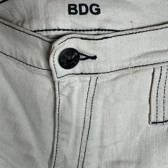 Urban Outfitters BDG High Rise Rolled Cuffed Hem Cream Shorts 3" inseam Size 28 - Picture 9 of 11